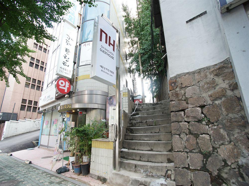 D.H Sinchon Guesthouse Seoul Bagian luar foto