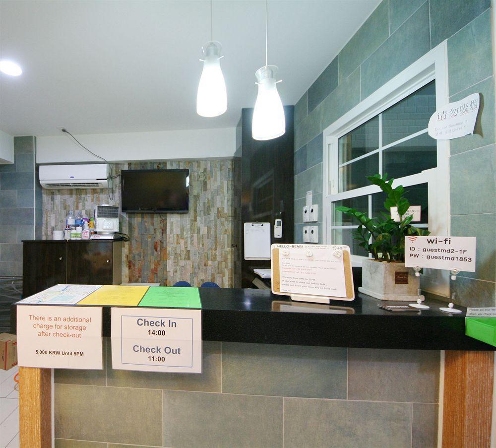 D.H Sinchon Guesthouse Seoul Bagian luar foto