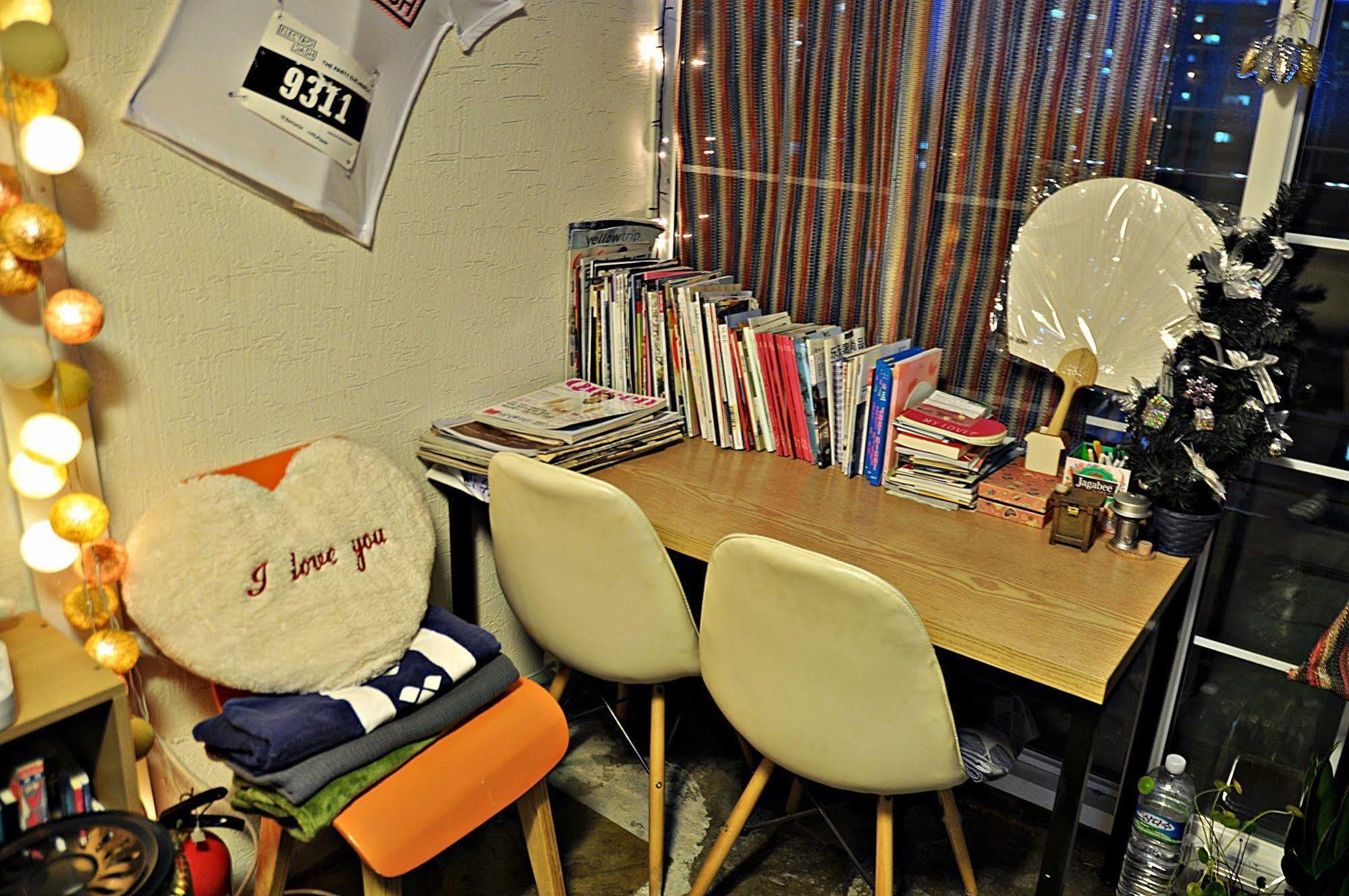 D.H Sinchon Guesthouse Seoul Bagian luar foto
