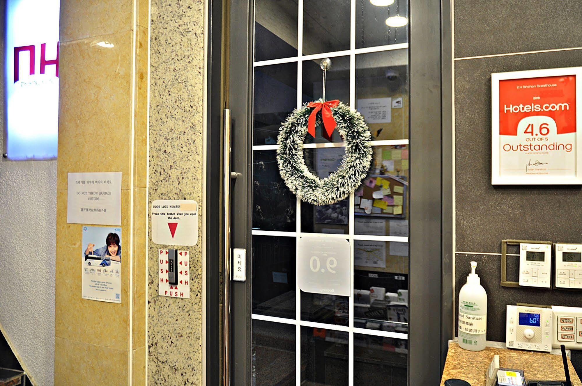 D.H Sinchon Guesthouse Seoul Bagian luar foto